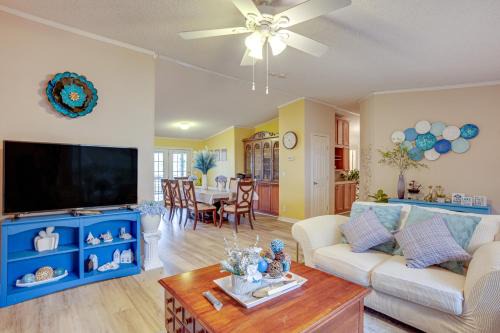 Oakhurst House | Lake Livingston Home with Dock and Deck!