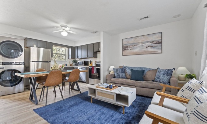 Indian Point House | Lake Lodge 46 - Resort Next to Silver Dollar City!