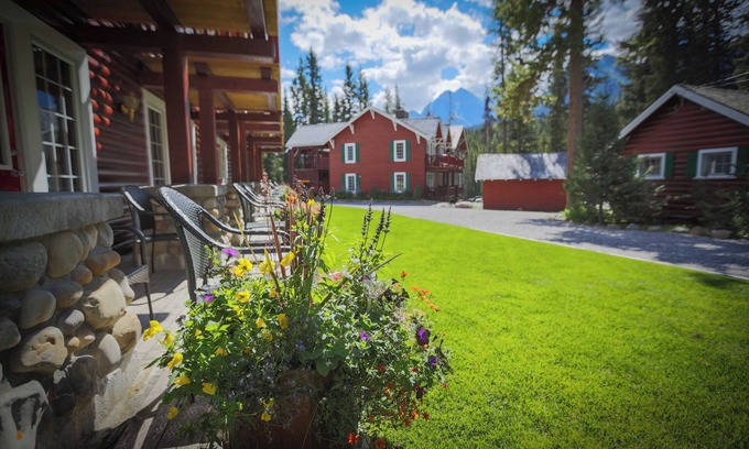 Lake Louise Cabin | Lake Louise Cozy Cabin | Fireplace & Balcony