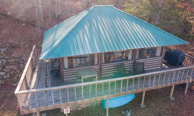 Eureka Springs Historic District Cabin | Lake Lucerne Cabin#9 Wifi+Parking+Deck@Nauti or Nice