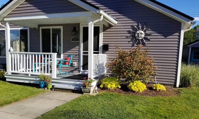 Fort Gratiot Cottage | Lake Luxury At It's Finest!!! Come For The View, Stay For The Hospitality!