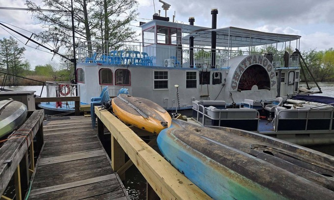 Calhoun County Boat Rental | Lake Marion, S.C. Side Paddlewheel Boat, 3 Bed, 3 Bath Low Falls SC, Authentic.