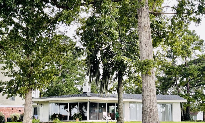 Summerton House | Lake Marion Vacation Home - Goat Island & Taw Caw Creek Area