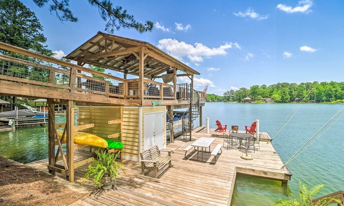 Little Kowaliga Cabin | Lake Martin Cabin w/Luxury Dock & Kayaks!