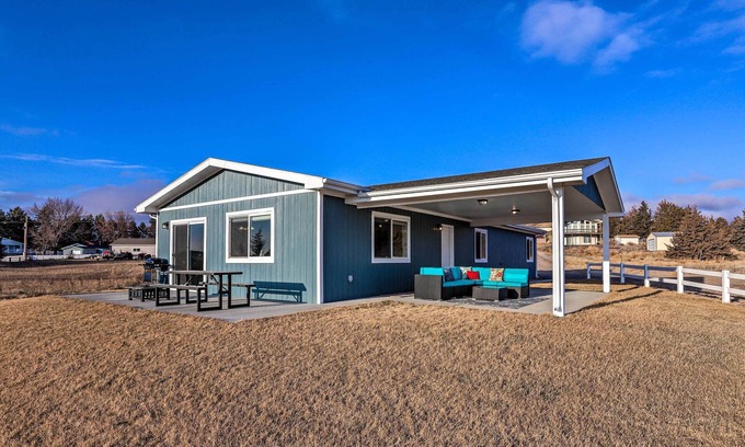 Lonergan House | Lake McConaughy Getaway w/Patio - Walk to Beach