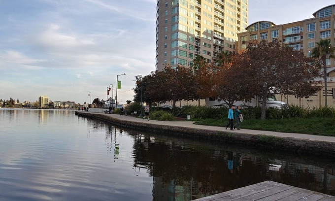 Grand Lake Apartment | LAKE MERRITT 4 BED 4 BATH