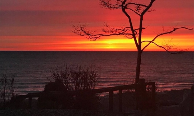 Shelby House | Lake Michigan 100 ft Private Beach Front