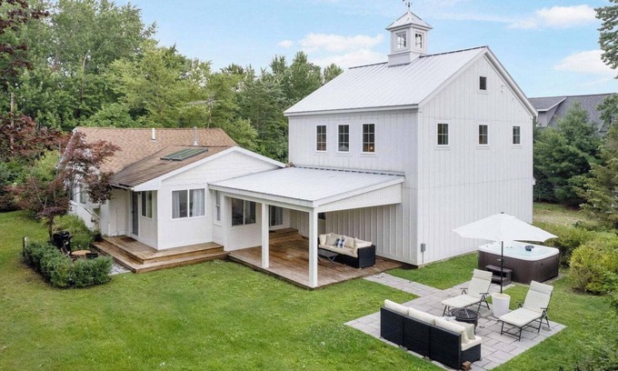 Miami Park House | Lake Michigan Charmer! Original cottage with gorgeous new addition! New Listing!