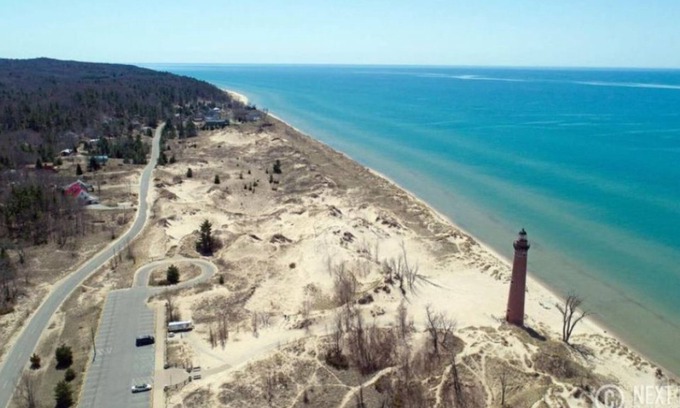Shelby Cottage | LAKE MICHIGAN COTTAGE/SILVER LAKE SAND DUNES