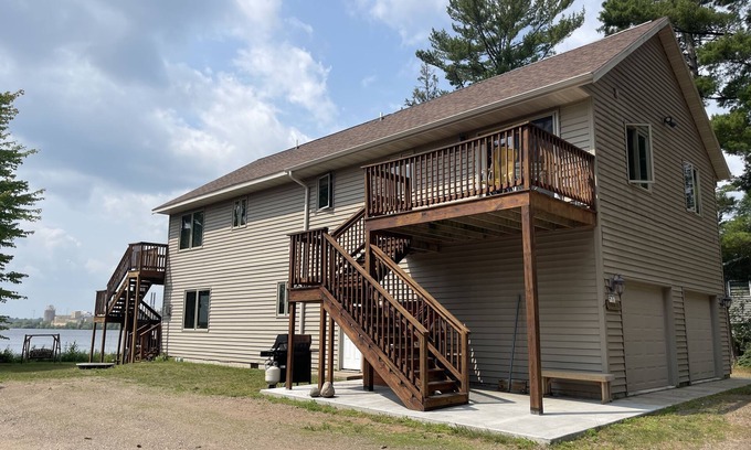 Tomahawk Apartment | Lake Mohawksin Shores Unit C, Upper One bedroom Lakeside Apartment