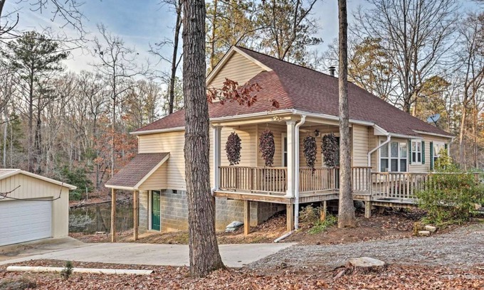 Prosperity House | Lake Murray Lake Front Home W/Kayaks , close to Dreher Island