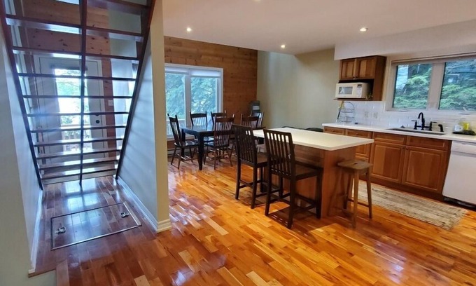 Torrance House | Lake Muskoka - Sunsets and Sauna!