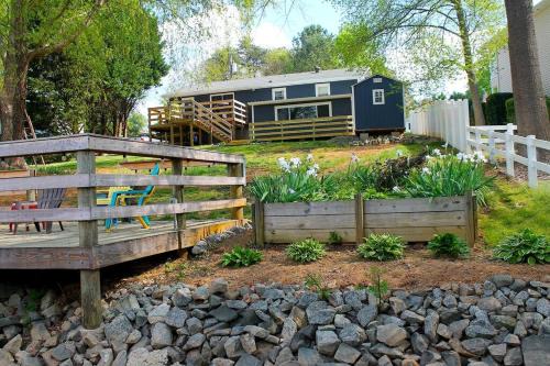 Mayhew House | Lake Norman Experiences Waterfront Cottage with Boat Rental and Private Bar