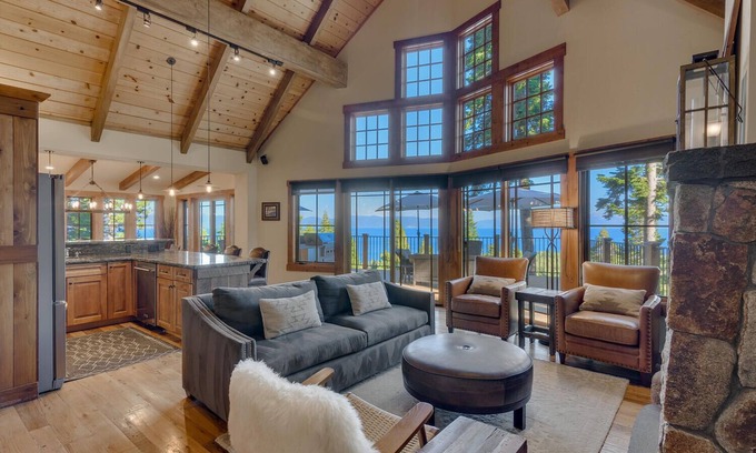 Talmont House | Lake Of The Sky - Lakeview - TLUXP