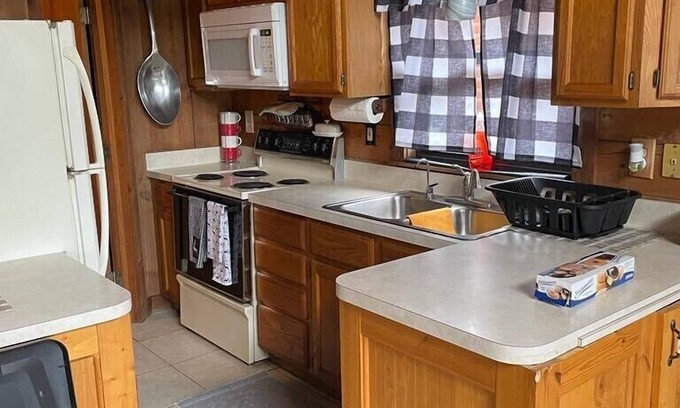 Okeechobee Cabin | Lake Okeechobee Waterview Cabin with dock!