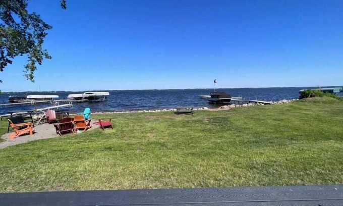Osakis Villa | Lake Osakis Resort Villa | Aero| Two Bedroom |Sleeps 6| lake Front |Family| Groups