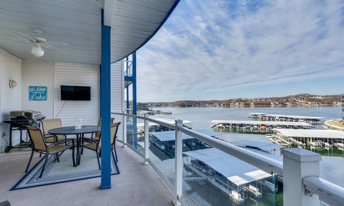 Lake Ozark Condo | Lake Ozark Condo w/Water Views & Pool Access!