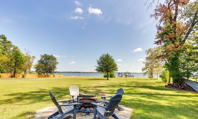 Chandler House | Lake Palestine Vacation Rental w/ Deck, Boat Dock