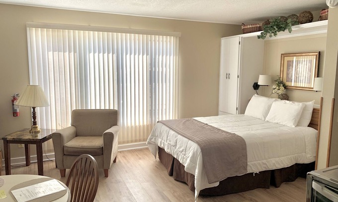 Panora Apartment | Lake Panorama Studio