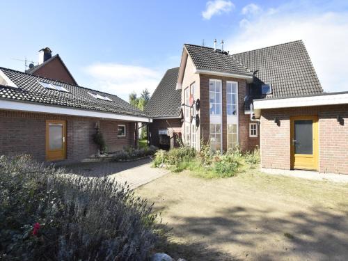 Kossau Apartment | Lake Retreat in Kossau