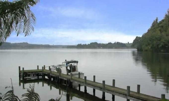 Okere Falls House | LAKE ROTOITI Waterfront. Sleeps 11. Exclusive private beach with jetty.