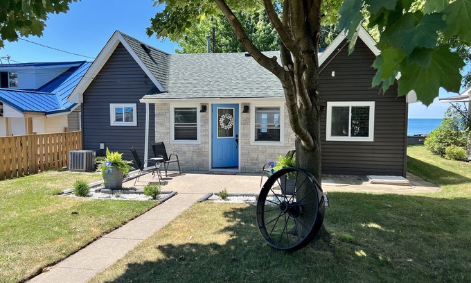 Amherstburg House | Lake Sawiak Waterfront Haven