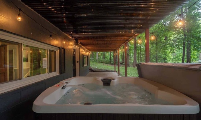Kabletown Cottage | Lake Shannondale Retreat | Jacuzzi + Pool Table