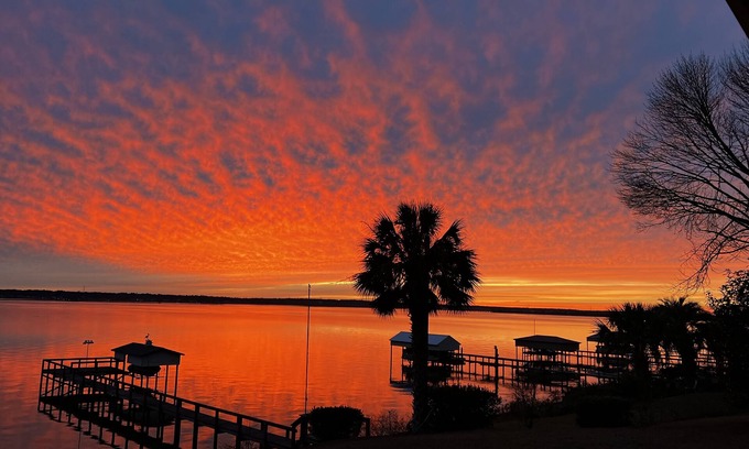 Santee Condo | Lake Side Condo Getaway