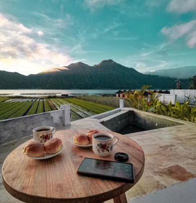 Toya Bungkah Villa | Lake Side Retreat & hot spring