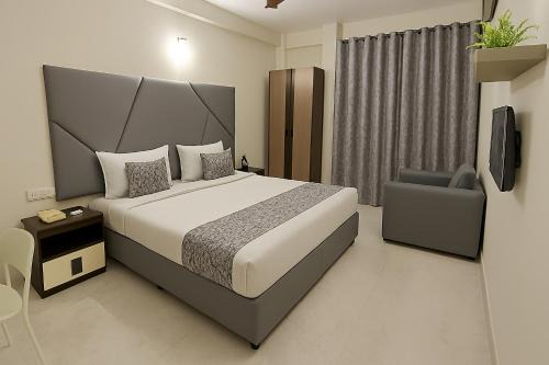Powai Apartment | Lake Side Serviced Apartment by Maxxvalue
