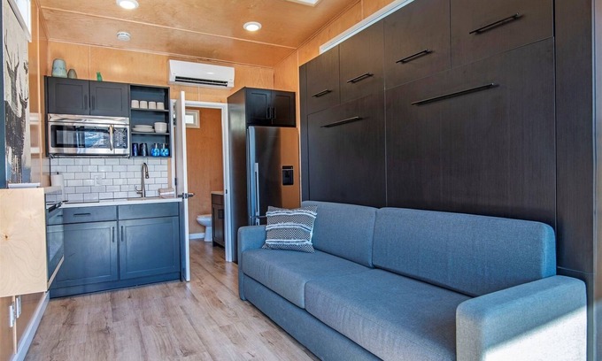 Madras House | Lake Simtustus Resort Crown Point Tiny Home #15 - Hot Tub