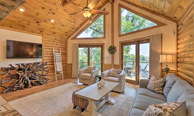 Milledgeville Cabin | Lake Sinclair Cabin with Boat Dock & 2 Decks!