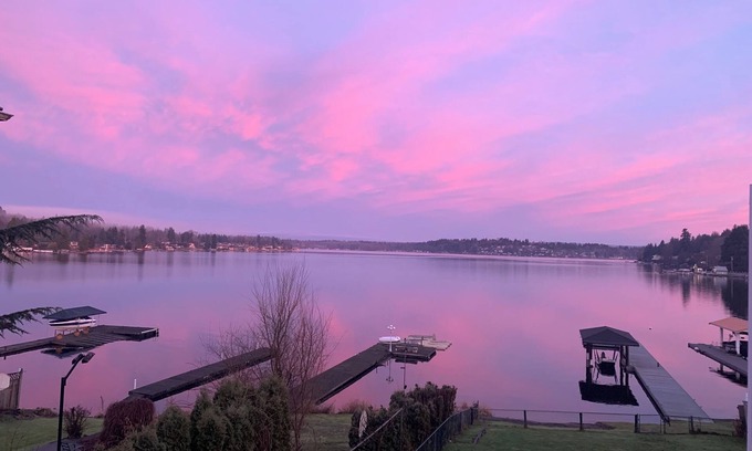 West Lake Stevens House | Lake Stevens Lake Front Retreat- family friendly