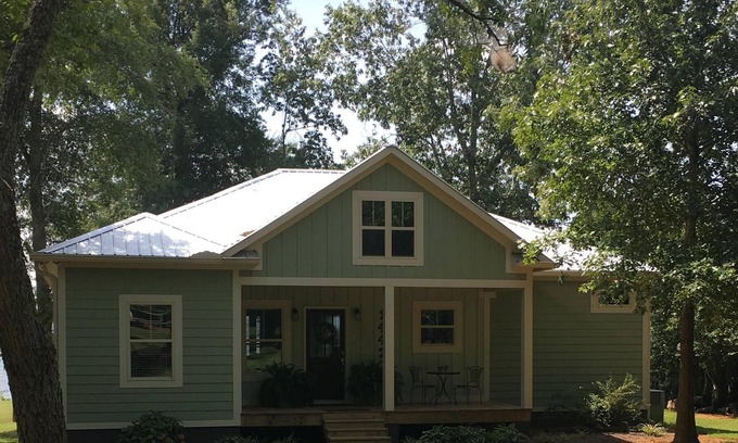 Groveoak Cottage | Lake Therapy Cottage On the Water. WIFI