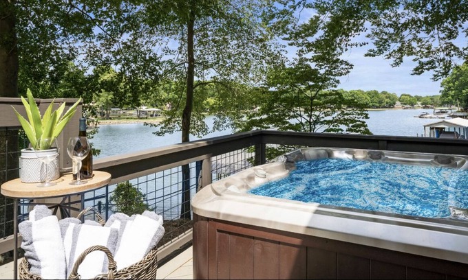 Westport House | Lake Therapy is a freshly renovated, 5 bdrm 6 bath exquisite lakefront property