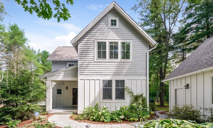 Saugatuck Villa | Lake Trail Treehouse