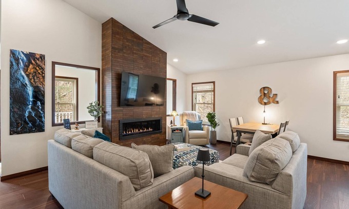 Petoskey Condo | Lake. Trails. Ski. Repeat. - Cozy Condo Between Petoskey & Harbor Springs