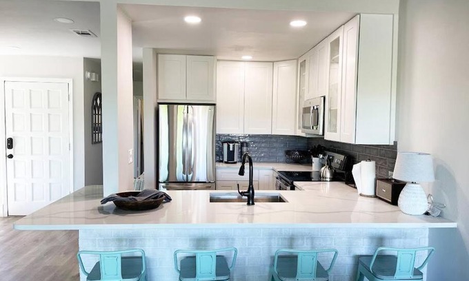 Point Venture Apartment | Lake Travis Oasis, Walk to Pool, Gym, Marina, Food