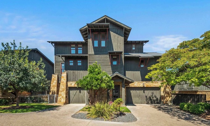Spicewood Villa | Lake Travis Views | 5BR | BBQ | Pickleball