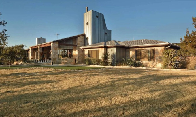 Oatmeal House | Lake Travis Waterfront, Pool, Pool Table, Shuffleboard, Great Views, Ping Pong