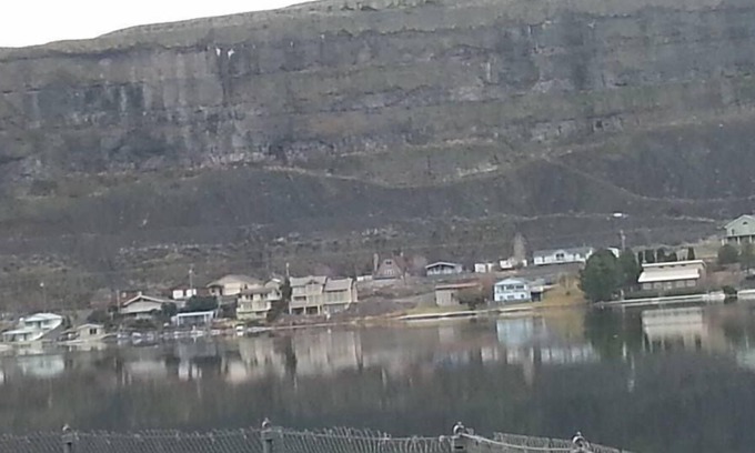 Coulee City House | Lake View and Sleeps 11
