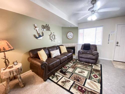 Harbor Village House | Lake View Condo 930 2