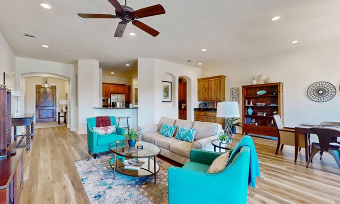 Lakeway Condo | Lake-view condo with balcony in resort community - on-site spa, bar, & dining