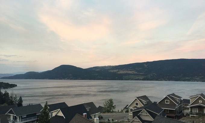 Central Okanagan Cottage | Lake view cottage in Lacasa Resort