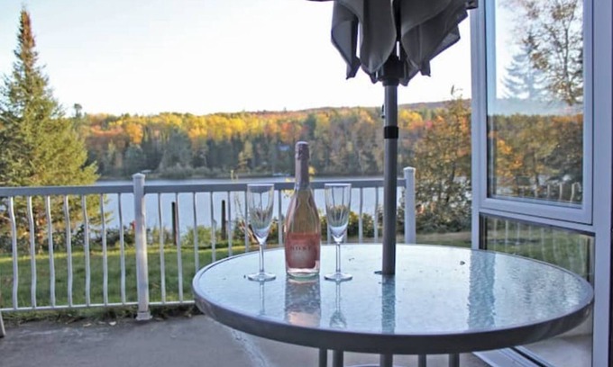 Rawdon Cottage | Lake-view cottage with spa for 14 people 1-hour from Montreal
