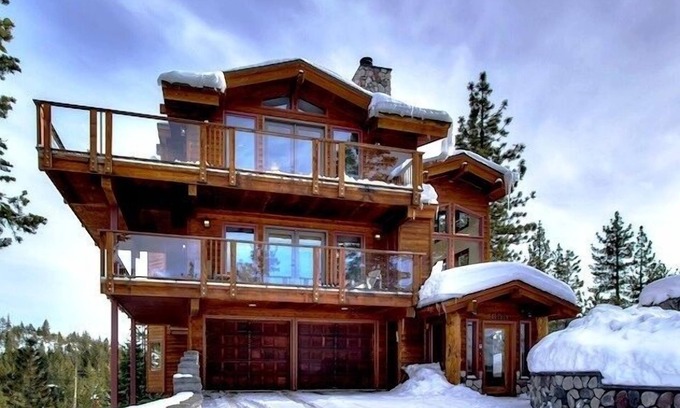 Tahoe Village House | Lake View Cozy Holiday Getaway! 10% Off EarlyBird booking! Perfect for Christmas