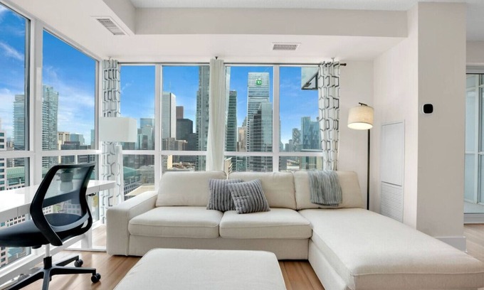 Toronto Entertainment District House | *Lake View* Cozy Home Near Scotiabank/Rogers/Union