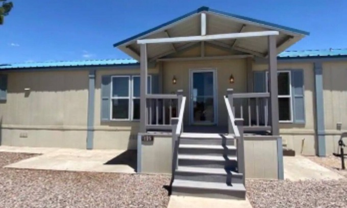 Truth or Consequences House | Lake View Getaway