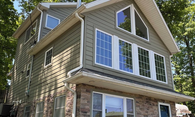 Sister Lakes House | Lake View Getaway