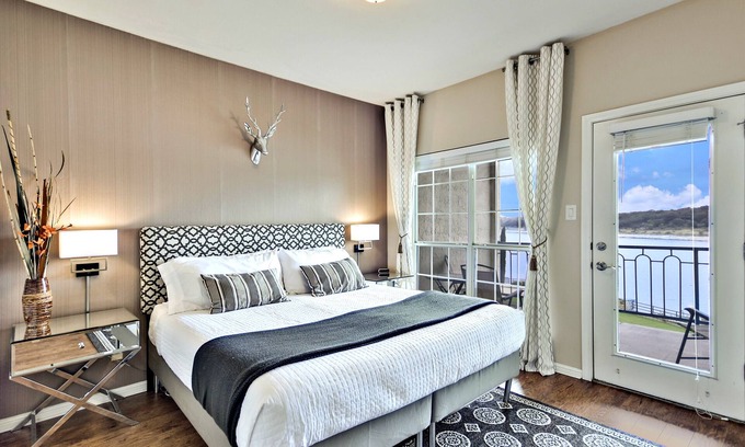 Highland Lake Estates Condo | Lake View - Gorgeous Lake Travis Island Condo!